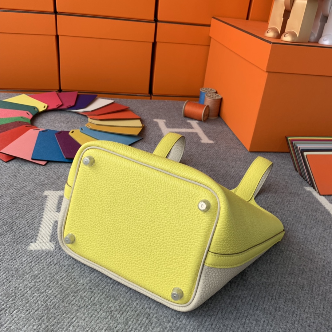 에르메스 피코탄18 화이트 라이트그린 은장 끌레망스가죽